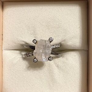 Elegant Silver Ring with moonstone